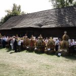 Ustawienie wienców podczas Mszy Świętej