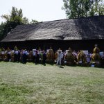 Ustawienie wienców podczas Mszy Świętej