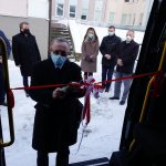 Przecięcie wstęgi przez Pana Andrzeja Michalskiego, Dyrektora Oddziału Świętokrzyskiego, Państwowego Funduszu Rehabilitacji Osób Niepełnosprawnych w Kielcach