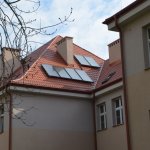 Placówka Opiekuńczo-Wychowawcza w Winiarach_Pod koniec września 2015 roku budynek otrzymał dwa zestawy instalacji solarnych, wspomagające istniejące kotłownie w podgrzewaniu wody użytkowej 