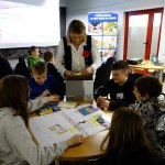 Zajęcia warsztatowo - wykładowe dla uczniów szkół podstawowych „E – papierosy, energetyki – niebezpieczna moda!” Ewelina Dąbrowska, Monika Trzaska Powiatowa Stacja Sanitarno-Epidemiologiczna w Busku-Zdroju