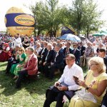 Zaproszeni Goście i Uczestnicy dożynek podczas części obrzędowej