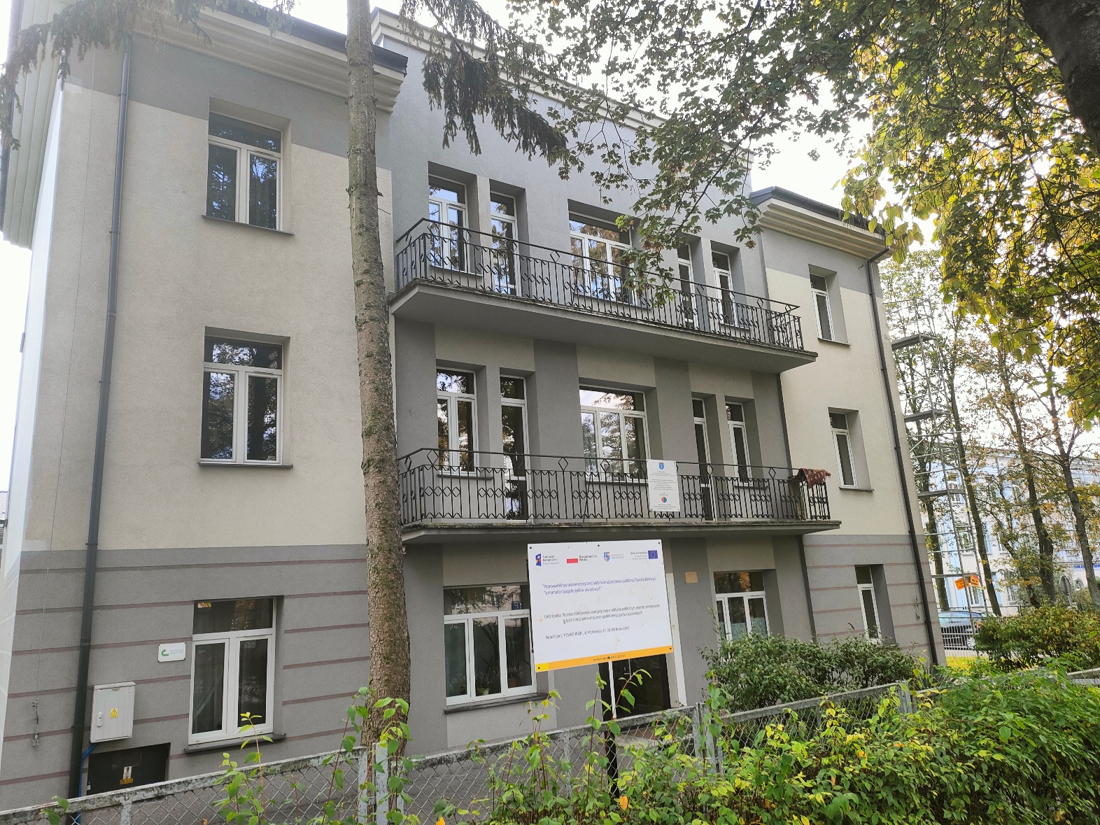 Budynek internatu I Liceum Ogólnokształcącego w Busku-Zdroju przy al. Mickiewicza 21