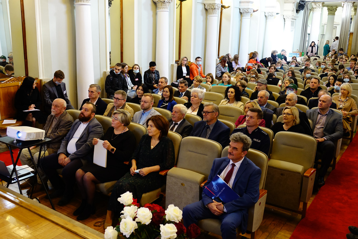 Goście i uczestnicy konferencji w sali koncertowej w Sanatorium Marconi